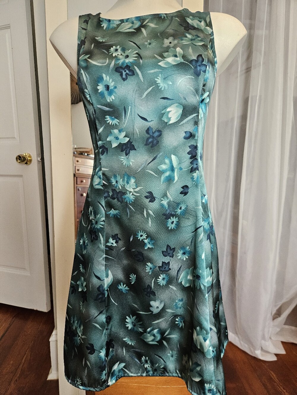 Size 3 / 4 A-line Dress w/ Tie * Cinch Waist * Silky * Sexy